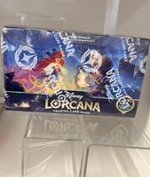 Disney Lorcana Geflüster aus der Tiefe 24 Booster Display Box - Deutsch NEU