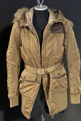 B-WARE DREIMASTER MÄDELS LANG-ANORAK GR.S FARBE SAND