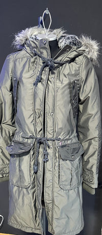 Musterware/Einzelstück DREIMASTER MÄDELS PARKA GR.S FARBE OLIV